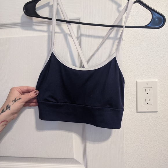 Set of two crop tops, size small - Picture 3 of 4
